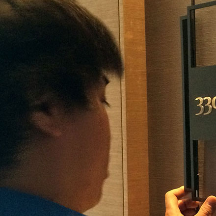 防火玻璃標識設計：安全隔離，防火玻璃標識設計助您了解應急通道